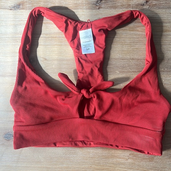 Red L Space bikini - Picture 8 of 10